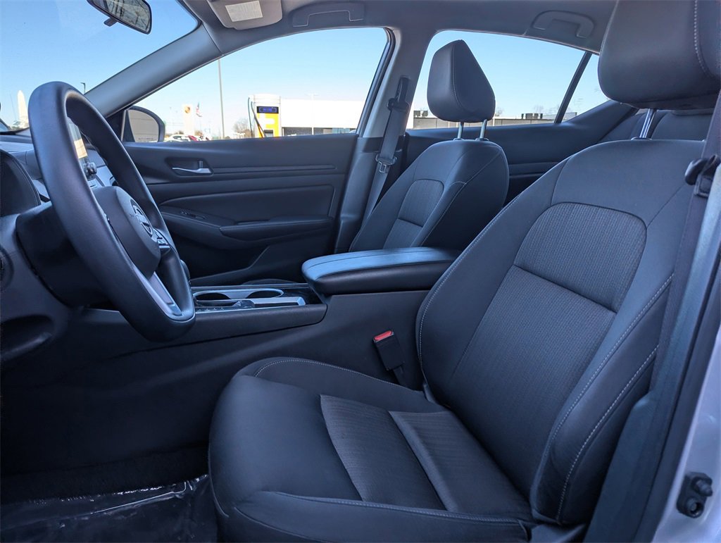 Used 2024 Nissan Altima 2.5 SV image 13