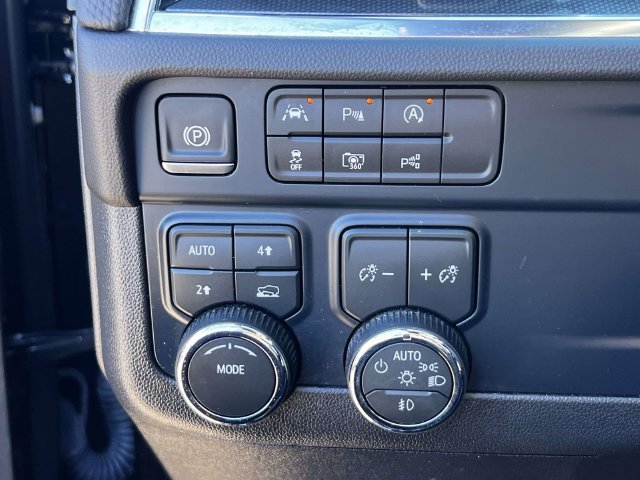 Used 2026 Chevrolet Suburban RST AWD/4WD image 23
