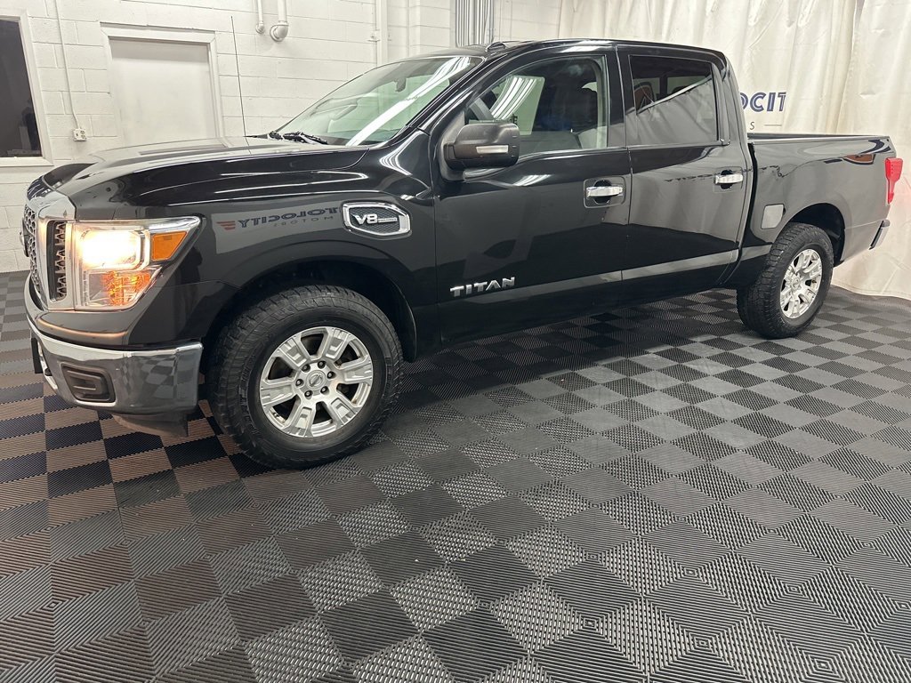 Used 2017 Nissan Titan SV image 5