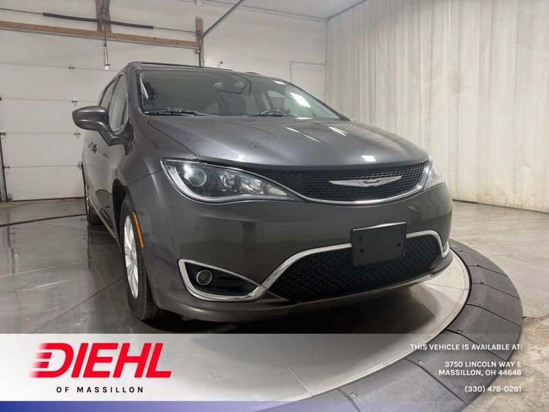 Used 2018 Chrysler Pacifica Touring-L image 1