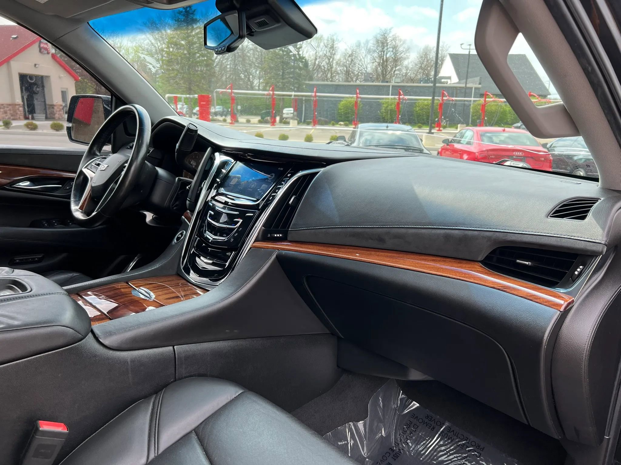 Used 2015 Cadillac Escalade Luxury image 22