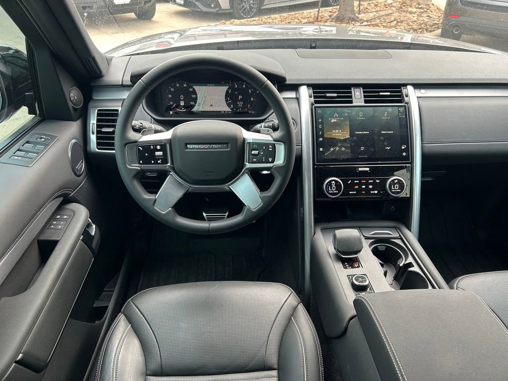 Used 2024 Land Rover Discovery Dynamic SE image 18