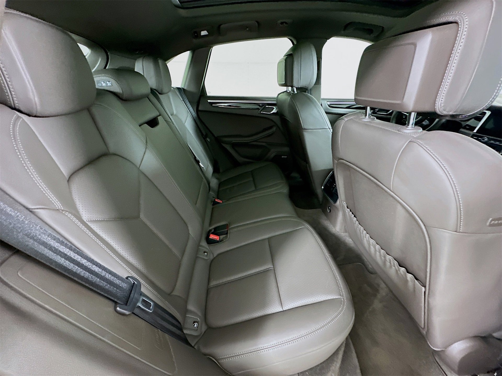 Used 2021 Porsche Macan image 29