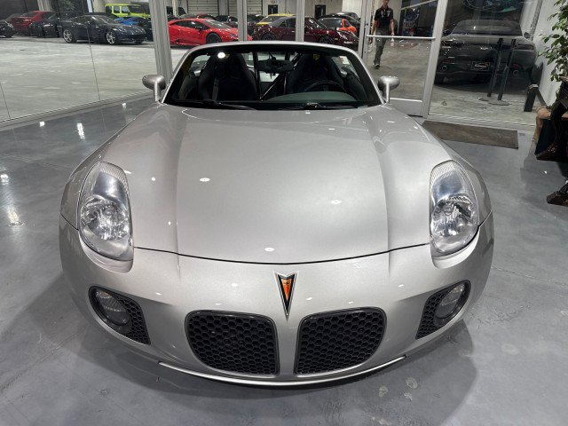 Used 2009 Pontiac Solstice GXP w/ Premium Package RWD image 2