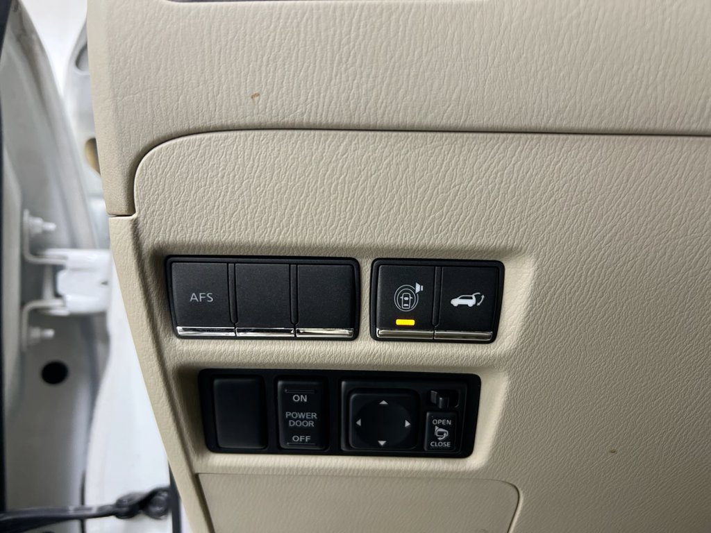 Used 2011 INFINITI QX56 4WD w/ Deluxe Touring Pkg image 19