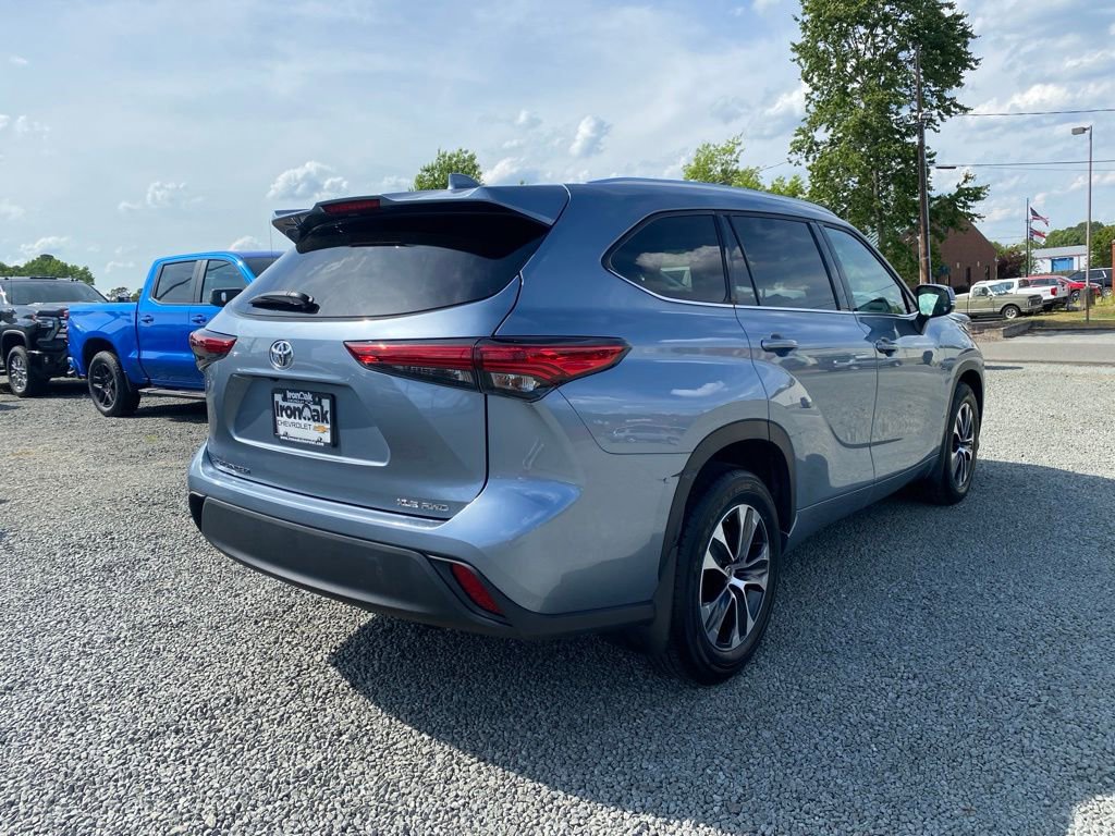 Used 2021 Toyota Highlander XLE image 3