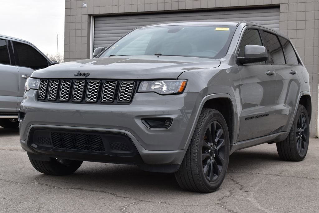 Used 2022 Jeep Grand Cherokee Laredo X image 1