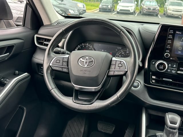 Used 2021 Toyota Highlander XLE FWD image 18