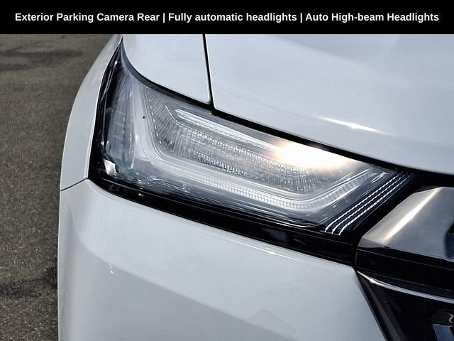 Used 2023 Chevrolet Traverse RS image 16