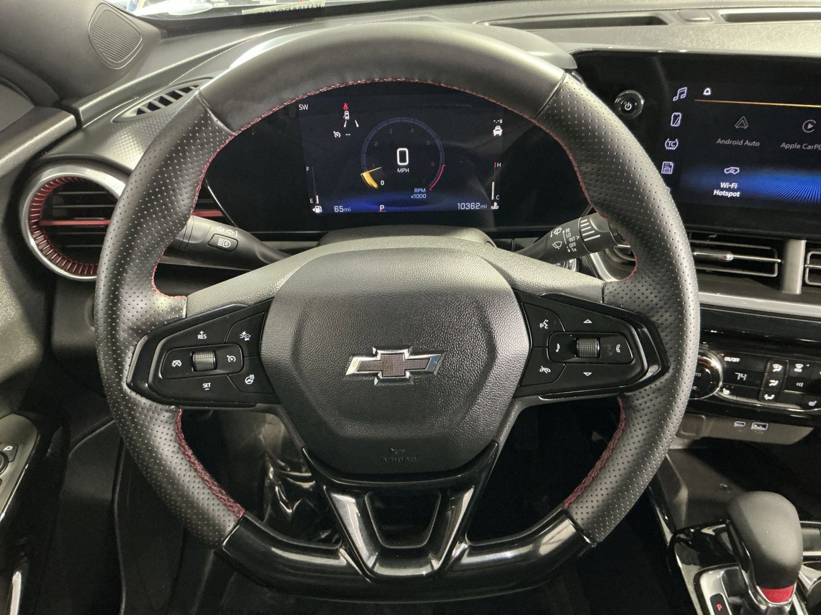 Used 2025 Chevrolet Trax RS w/ Sunroof Package image 24