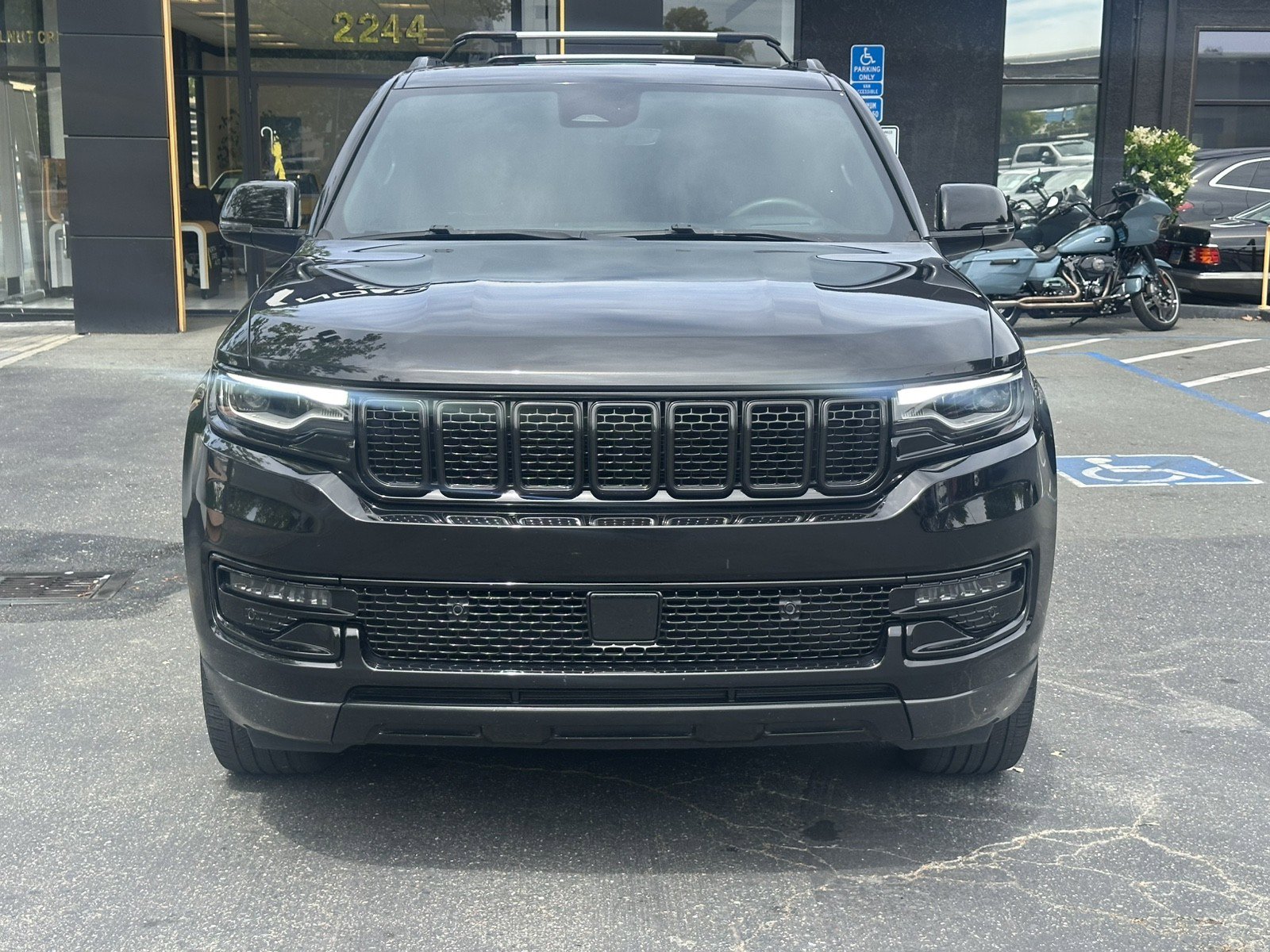 Used 2022 Jeep Wagoneer Series III w/ Premium Group I image 5