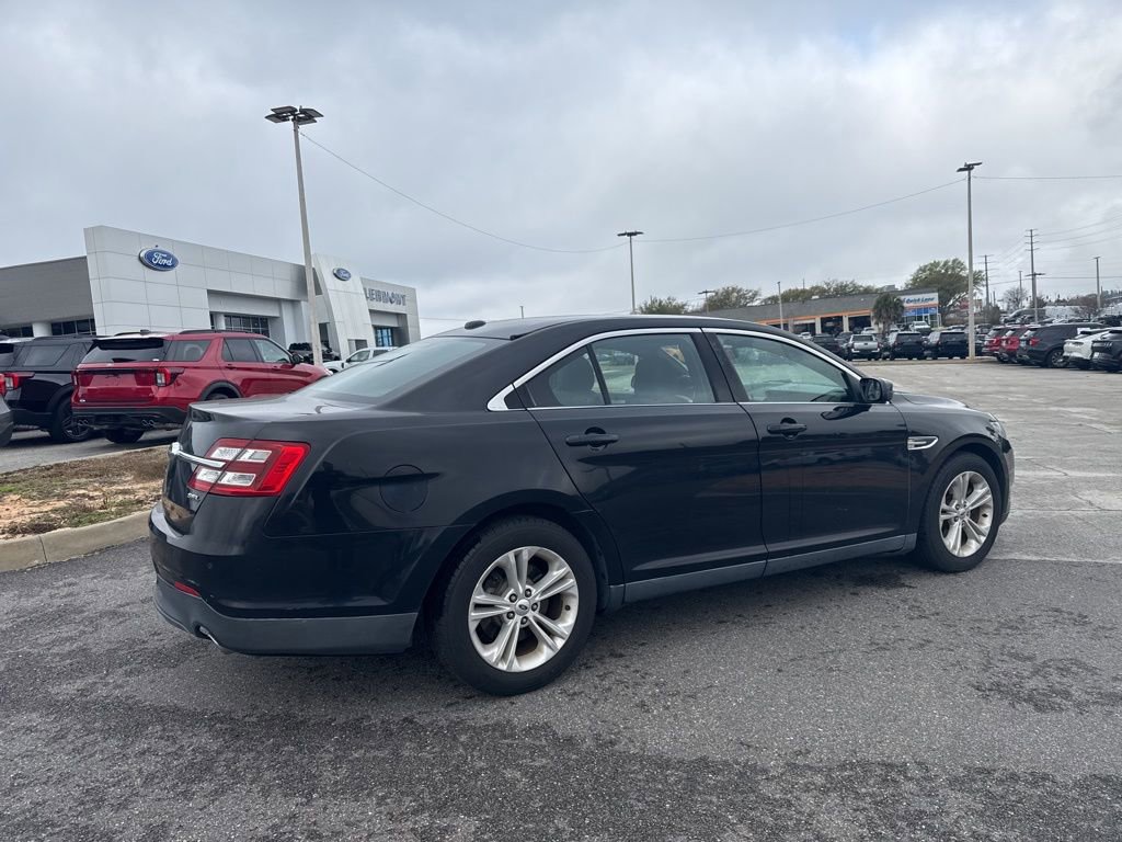 Used 2016 Ford Taurus SEL image 2