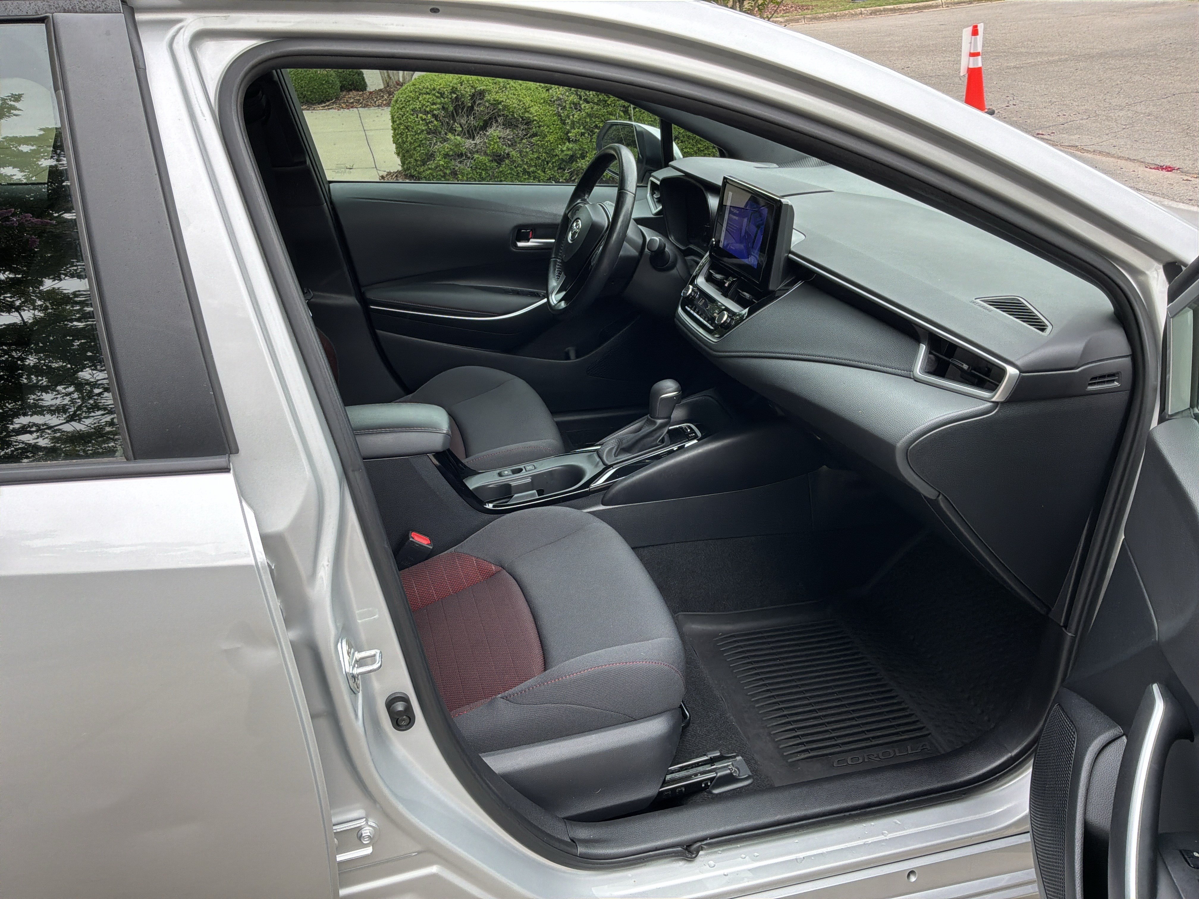 Used 2023 Toyota Corolla SE FWD image 32