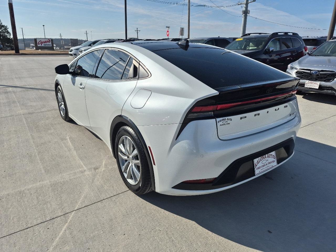 Used 2024 Toyota Prius XLE image 7