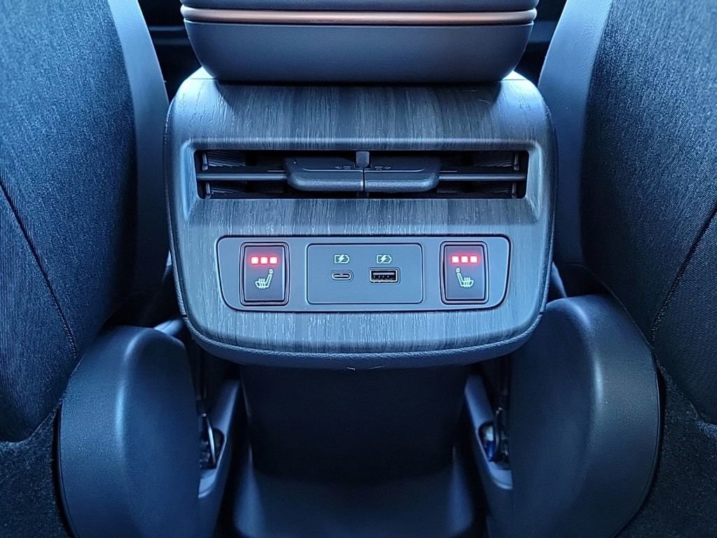 Used 2023 Nissan Ariya FWD image 20