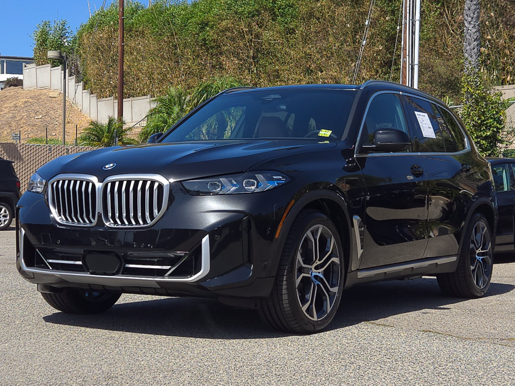 Used 2024 BMW X5 xDrive50e w/ Premium Package AWD/4WD image 3