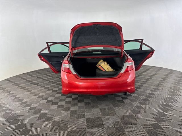 Used 2012 Toyota Camry SE FWD image 15