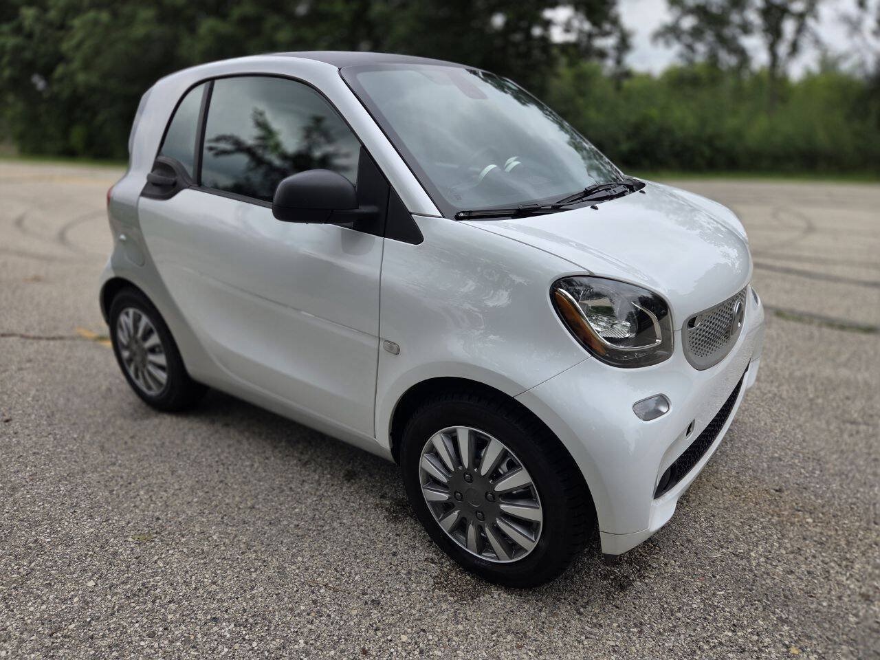Used 2016 smart fortwo passion RWD image 8