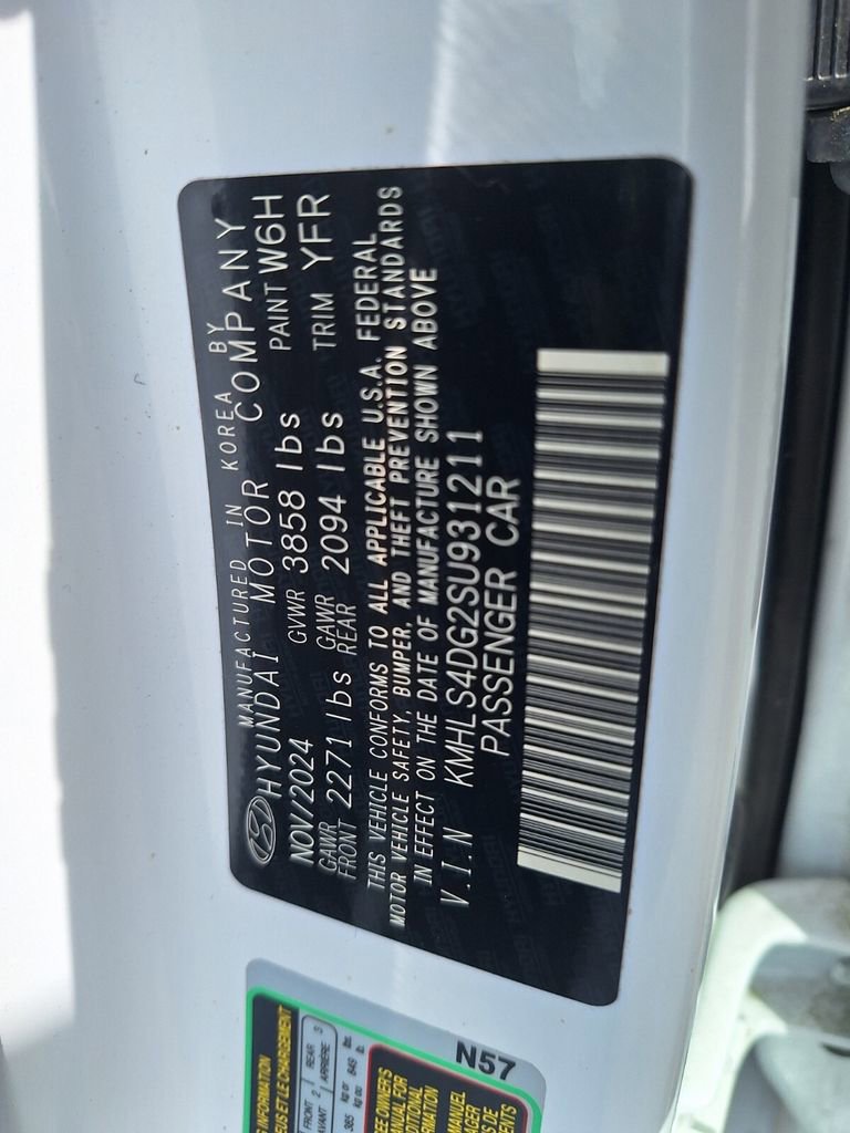 Used 2025 Hyundai Elantra SEL image 32