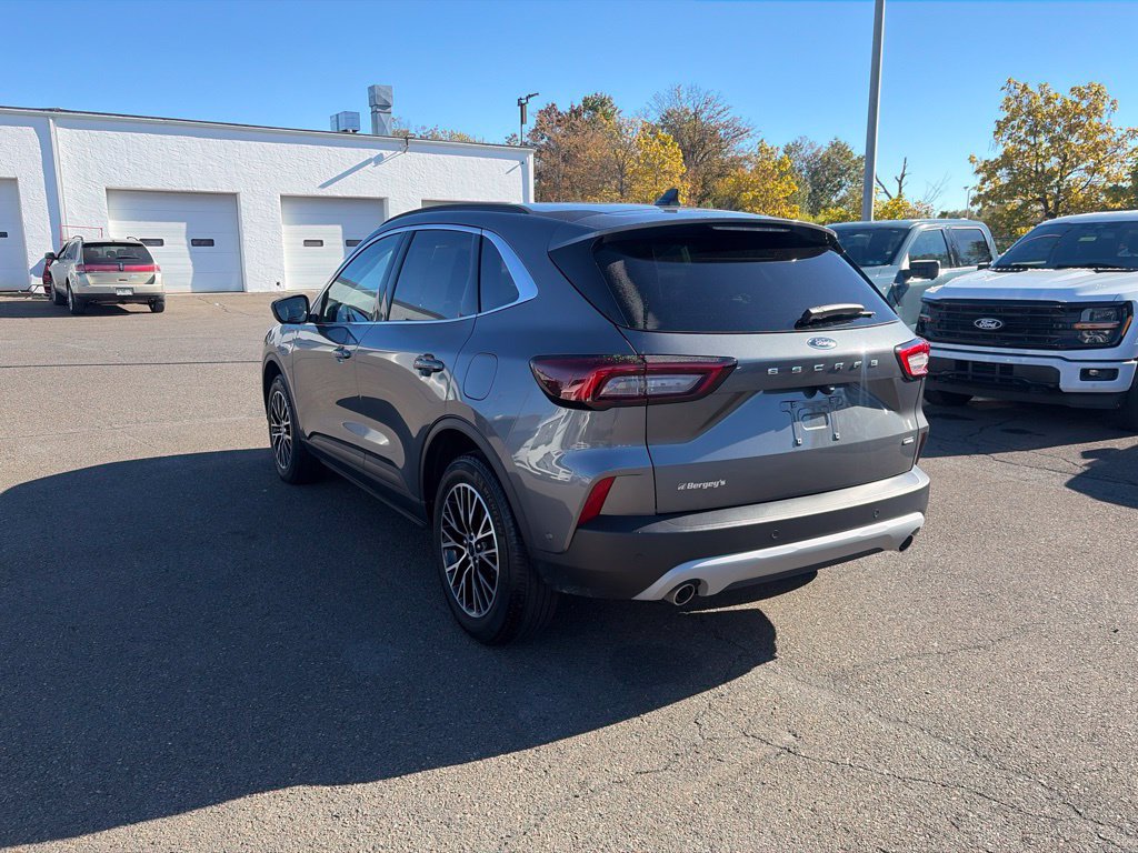 Used 2023 Ford Escape SE w/ PHEV Premium Package FWD image 4