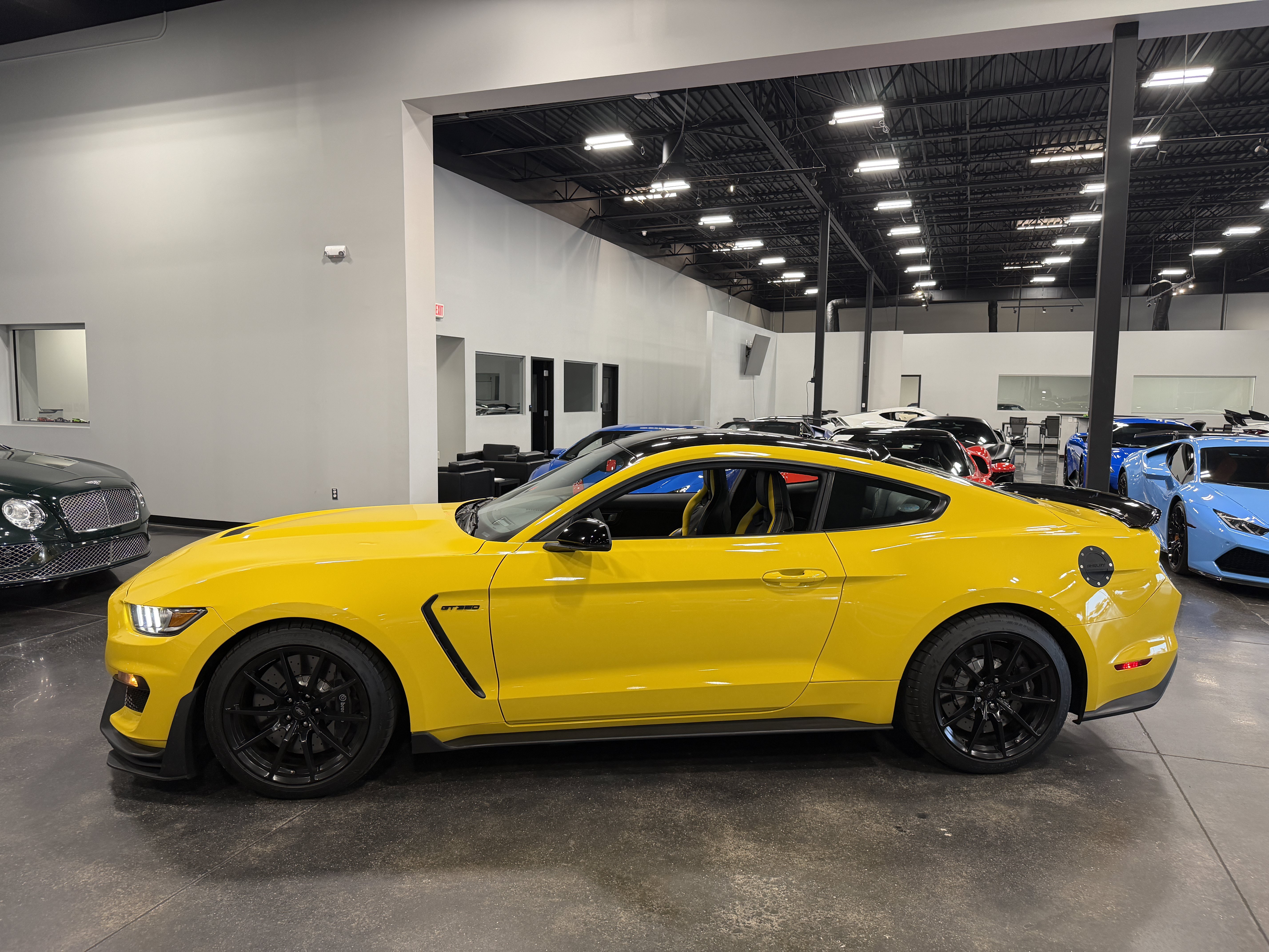 Used 2017 Ford Mustang Shelby GT350 w/ Electronics Package RWD image 4