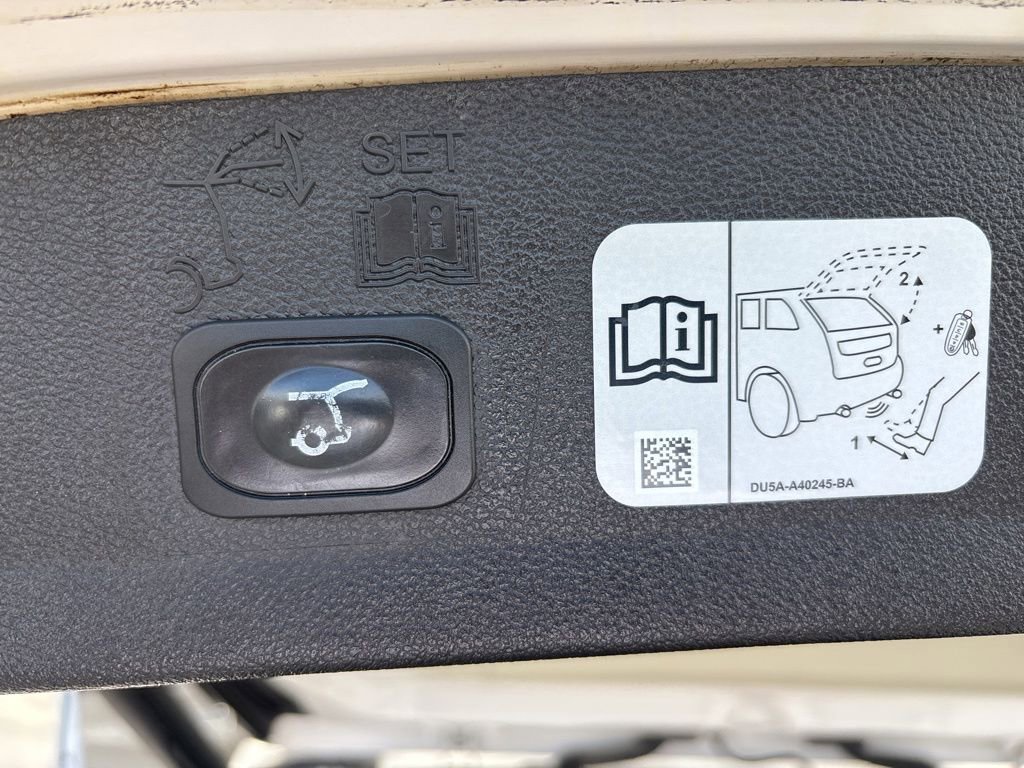 Used 2019 Ford Escape Titanium AWD/4WD image 17