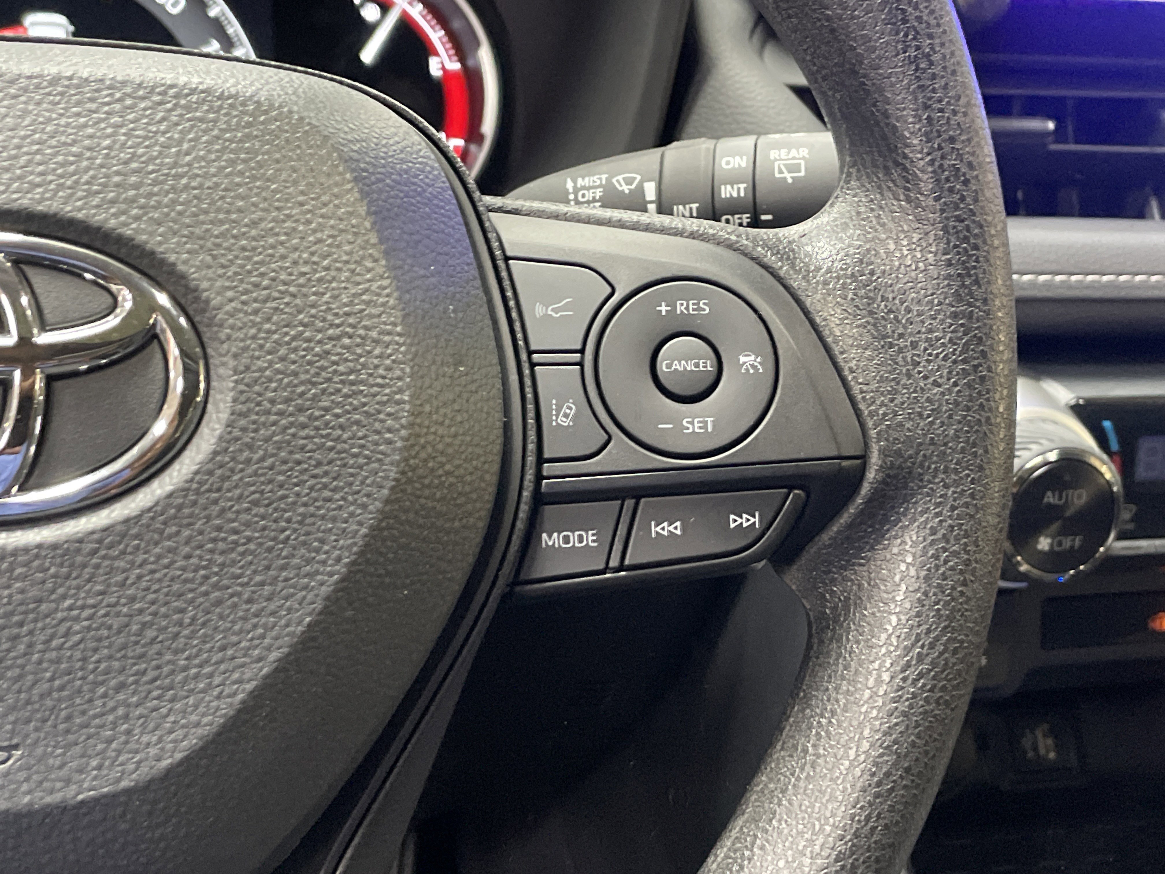 Used 2025 Toyota RAV4 XLE w/ Convenience Package image 20