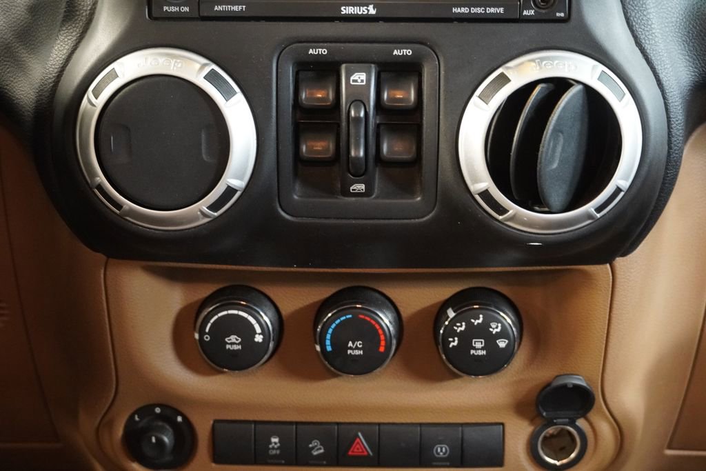 Used 2013 Jeep Wrangler Unlimited Rubicon w/ Connectivity Group image 19