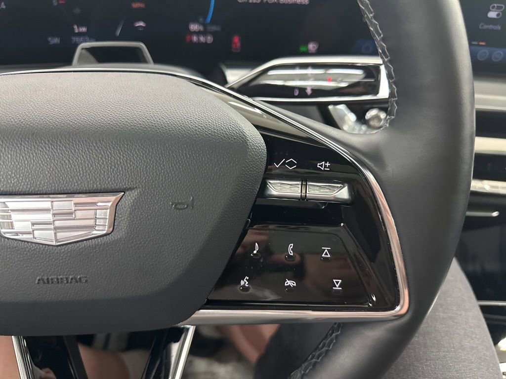 Certified 2025 Cadillac Lyriq Luxury w/ LPO, Floor Liner Package AWD/4WD image 40