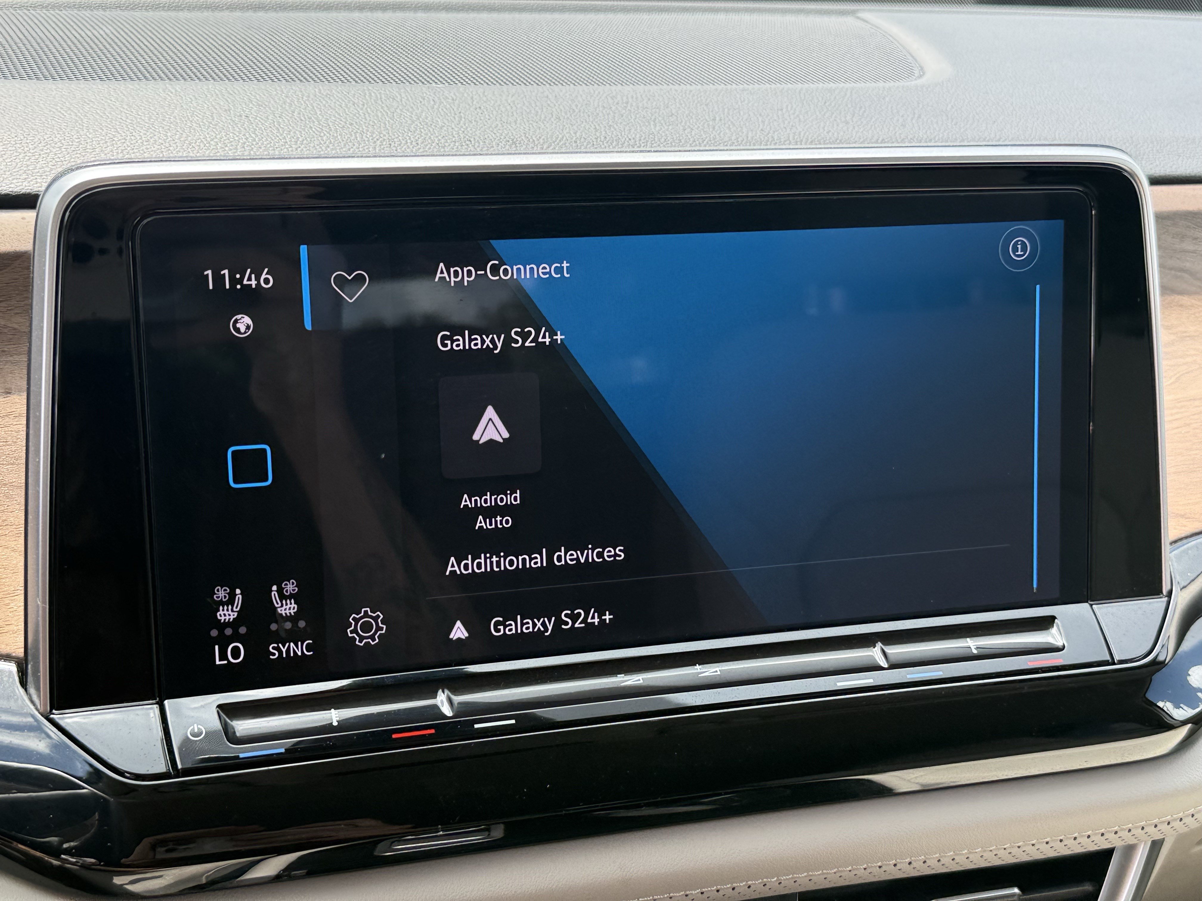 Used 2024 Volkswagen Atlas SE FWD image 20