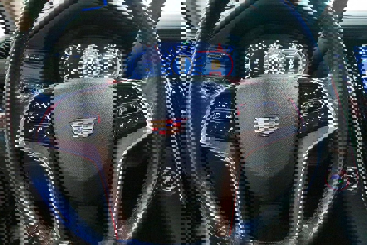 Used 2019 Cadillac Escalade ESV Premium Luxury image 18