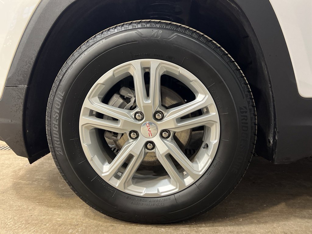 Used 2024 GMC Terrain SLE w/ Driver Convenience Package image 8