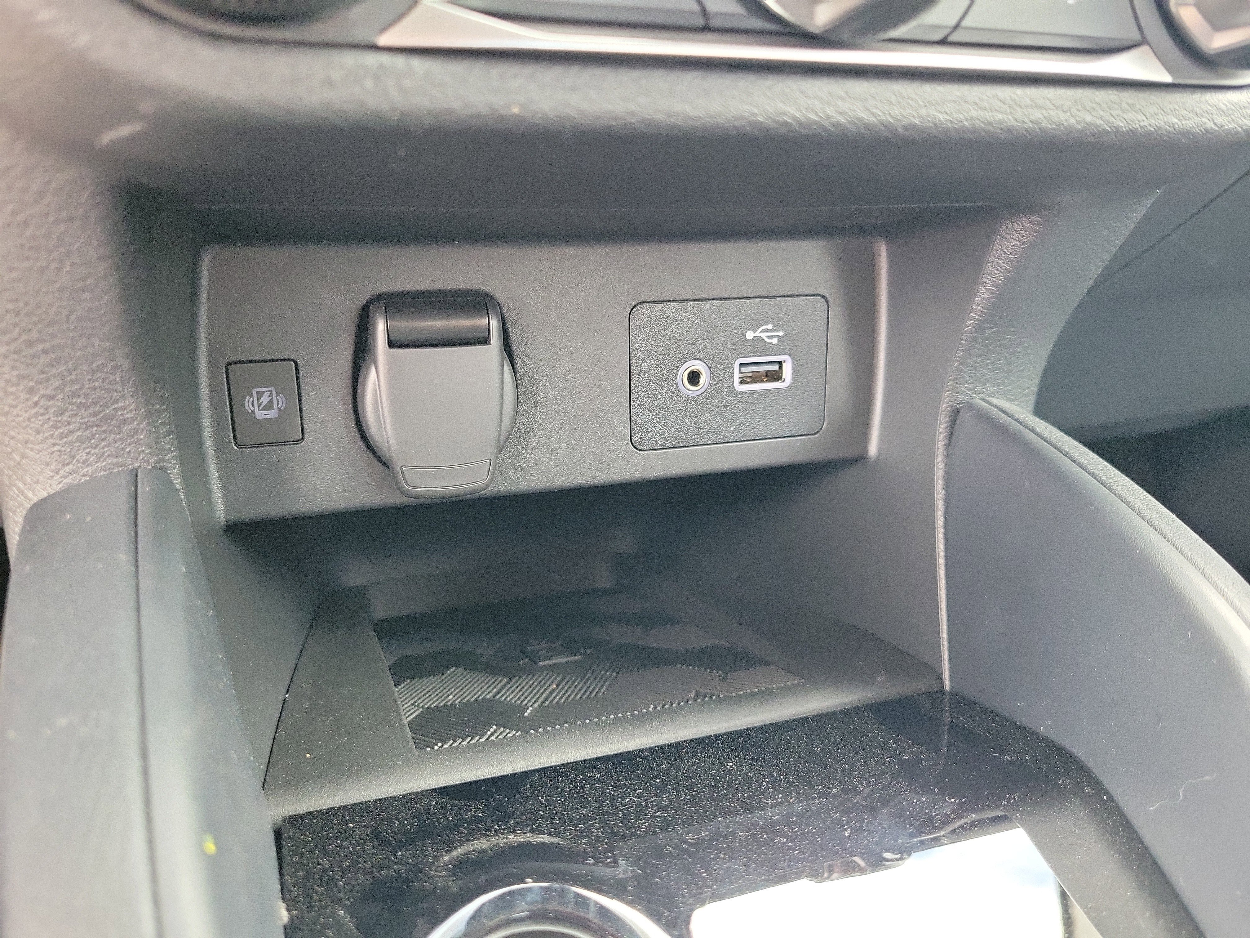 New 2025 Nissan Versa SV w/ Trunk Package FWD image 24