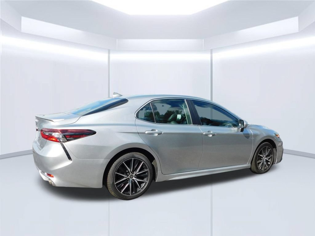 Used 2023 Toyota Camry SE FWD image 3