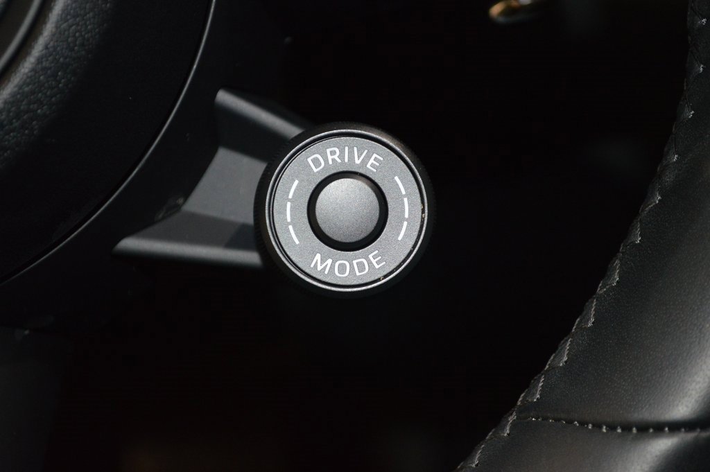 Used 2025 Porsche Macan image 31