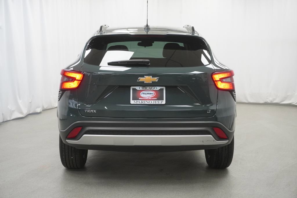 Used 2025 Chevrolet Trax LT w/ LT Convenience Package FWD image 11
