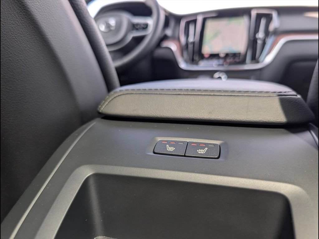 Certified 2025 Volvo V60 B5 Cross Country Plus AWD/4WD image 14