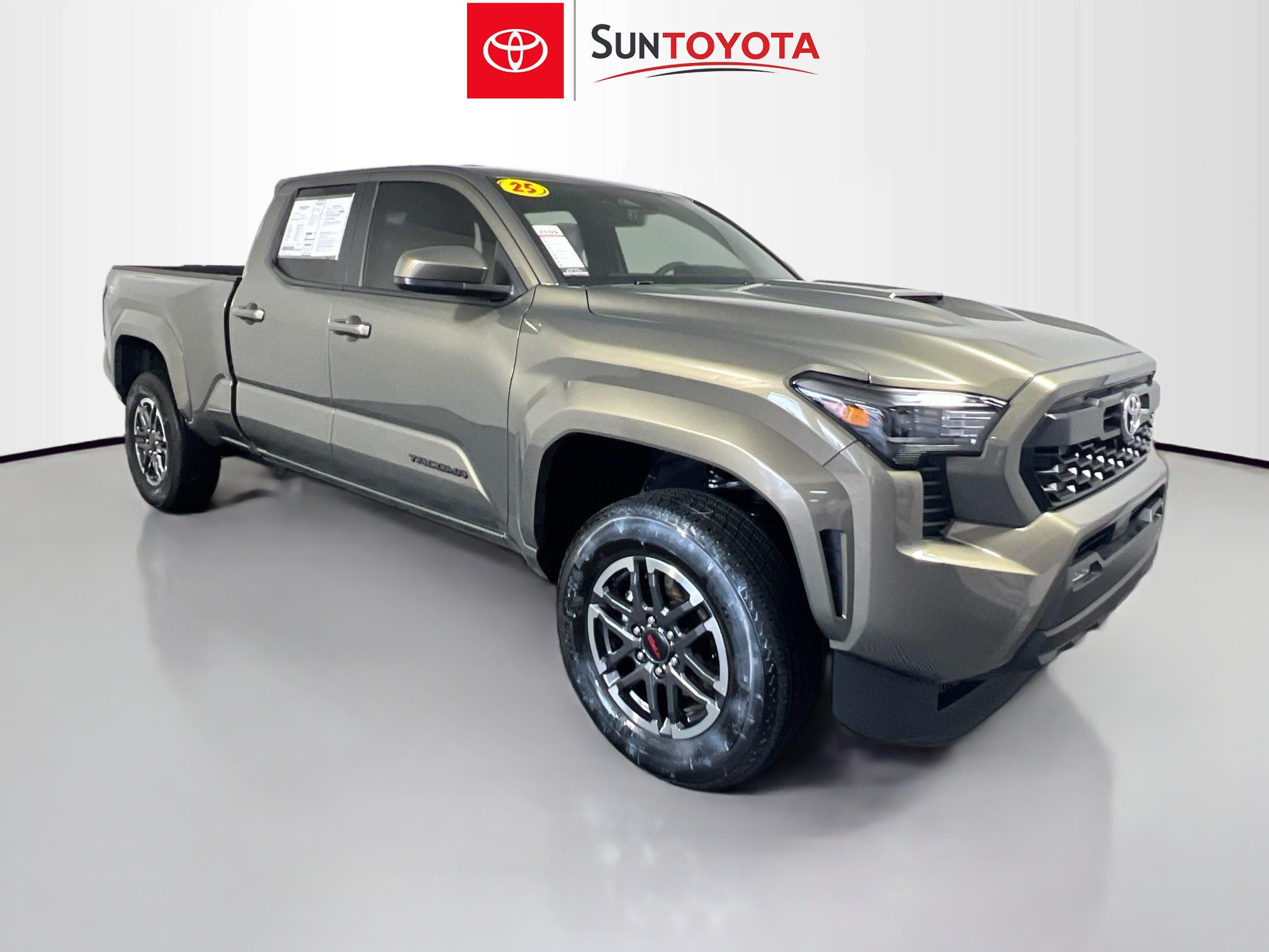 Used 2025 Toyota Tacoma TRD Sport AWD/4WD image 1