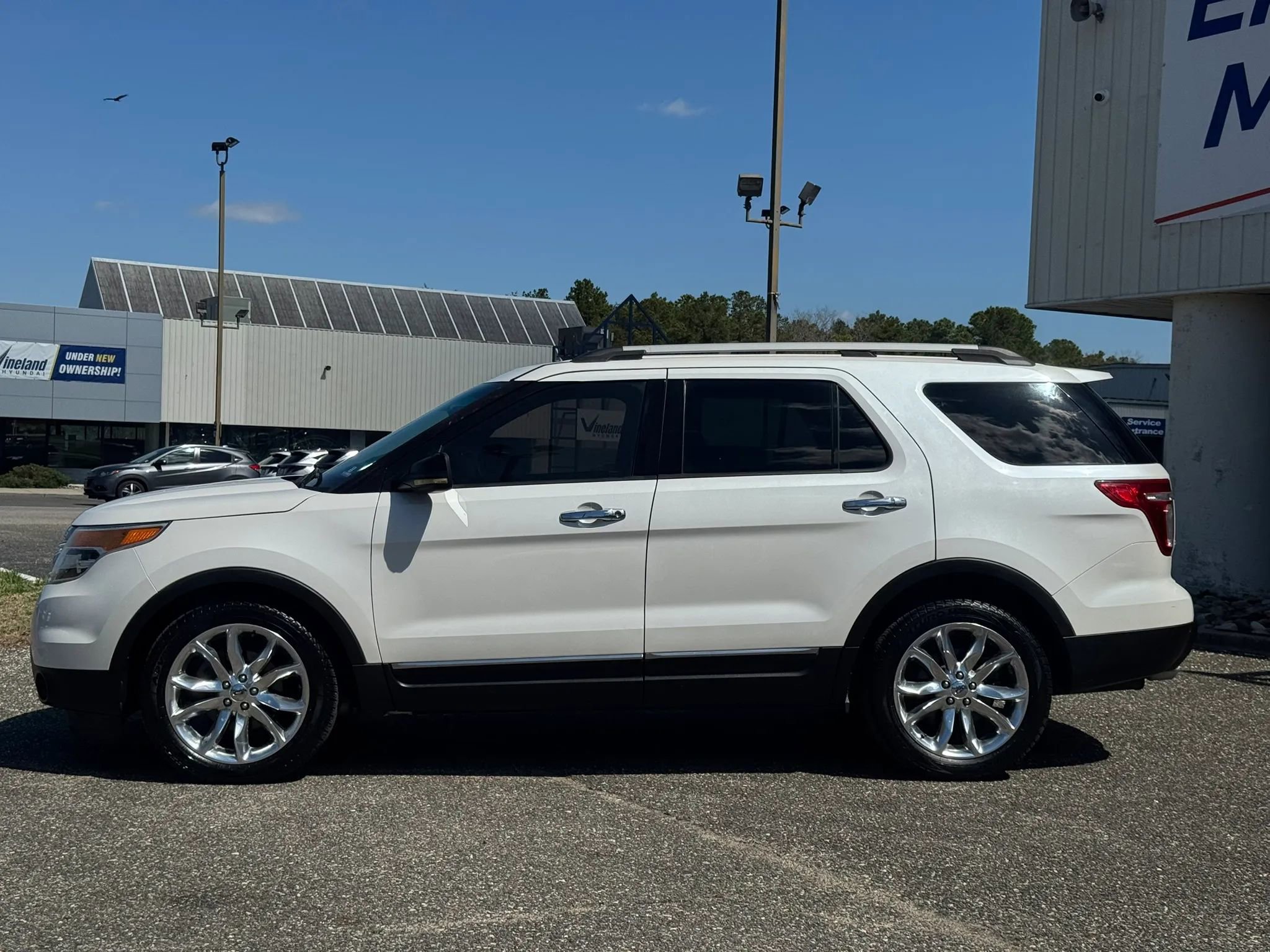 Used 2011 Ford Explorer XLT w/ 202A Rapid Spec Order Code FWD image 2