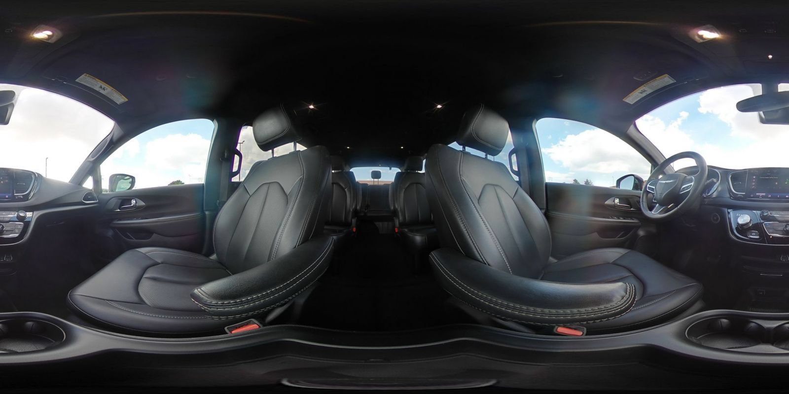 Used 2025 Chrysler Pacifica Select FWD image 44