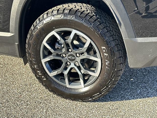 Used 2025 Chevrolet Equinox ACTIV w/ Safety and Technology Package image 30