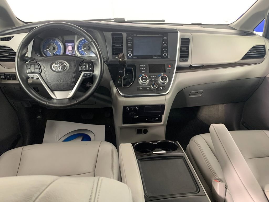 Used 2018 Toyota Sienna XLE Premium image 33