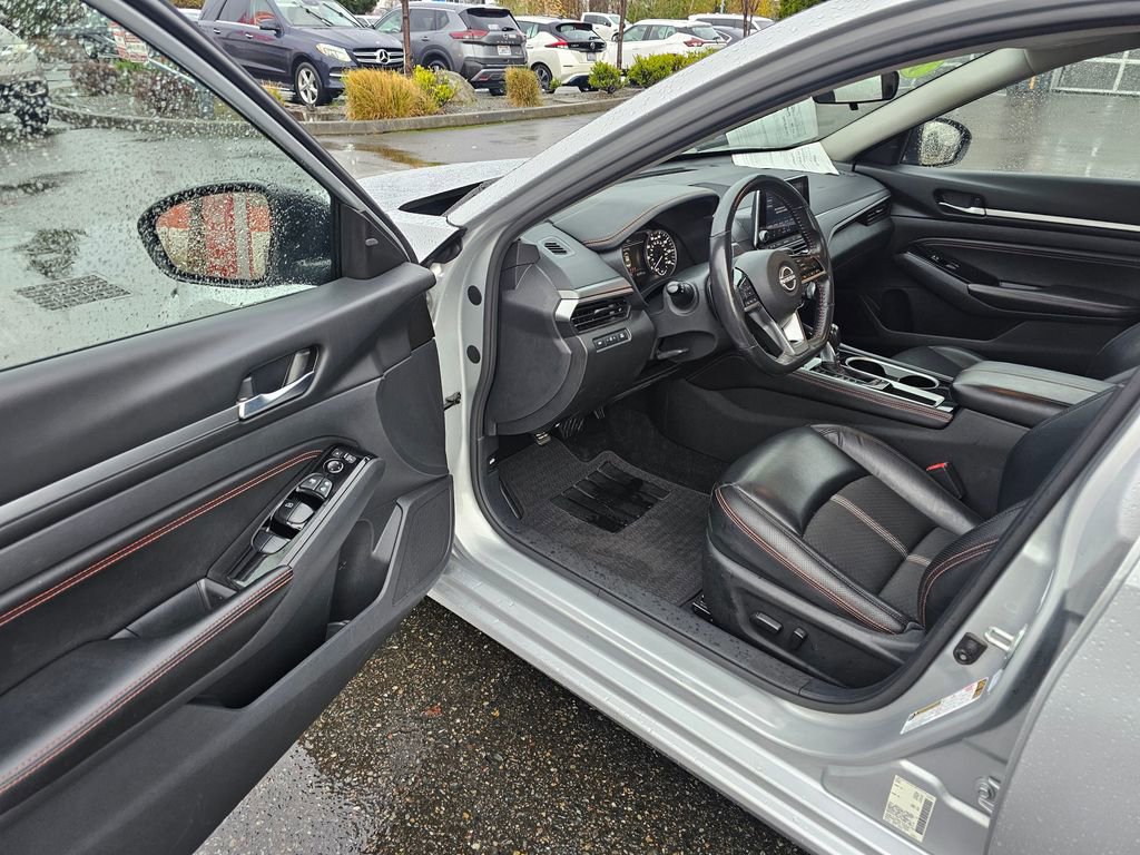 Used 2023 Nissan Altima 2.5 SR FWD image 16