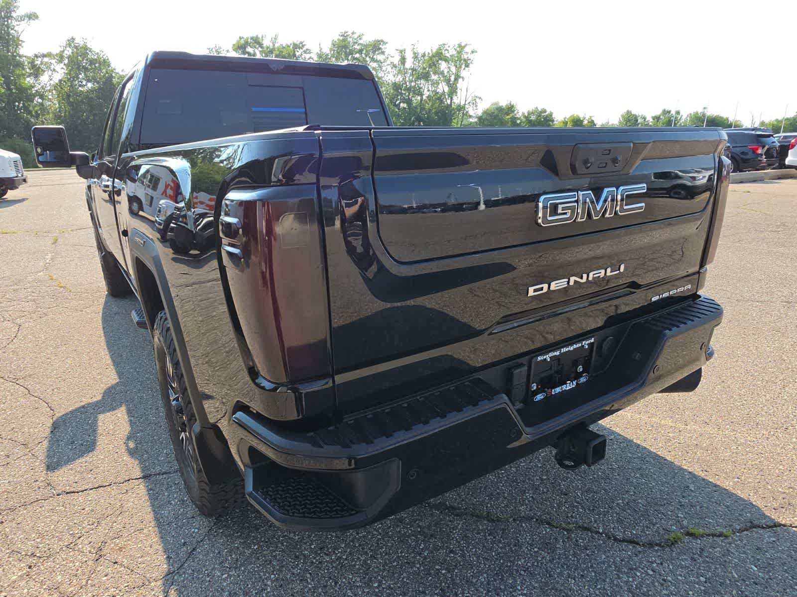 Used 2024 GMC Sierra 3500 Denali Ultimate AWD/4WD image 9