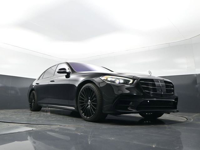 Used 2022 Mercedes-Benz S 580 4MATIC Sedan w/ AMG Line Package image 32
