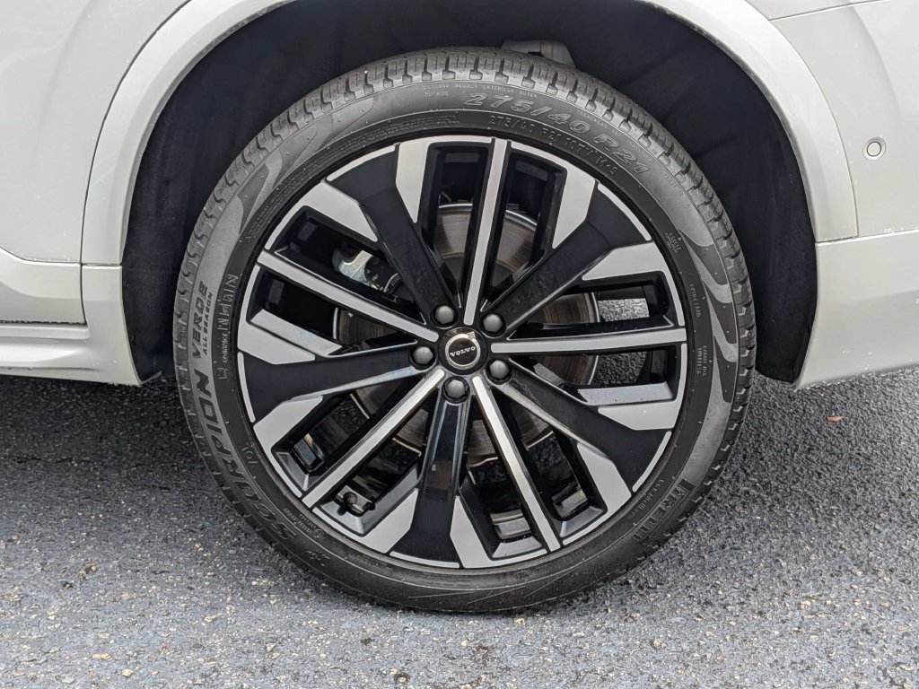 Certified 2026 Volvo XC90 B5 Plus w/ Protection Package Premier AWD/4WD image 12