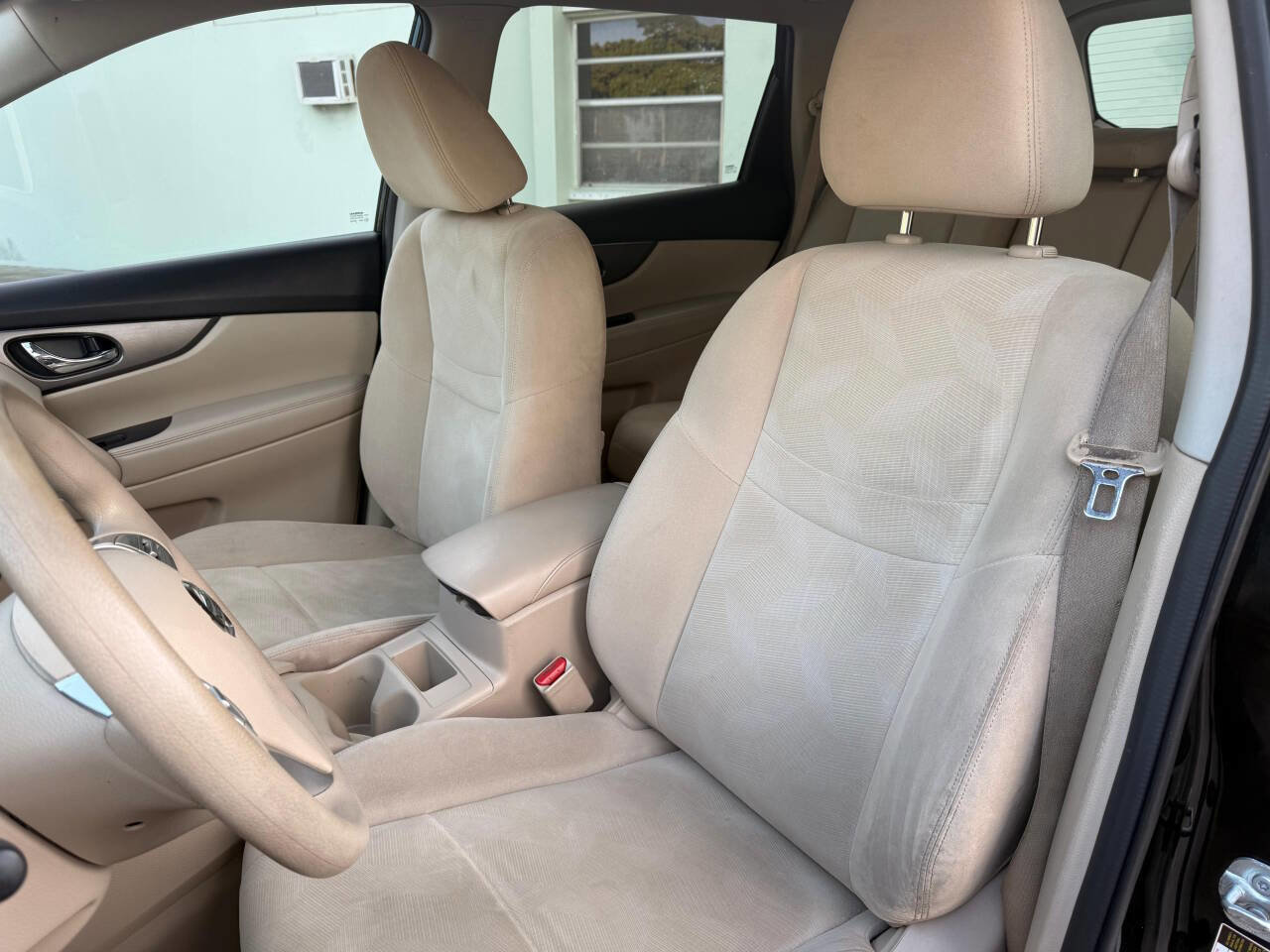 Used 2015 Nissan Rogue SV FWD image 31