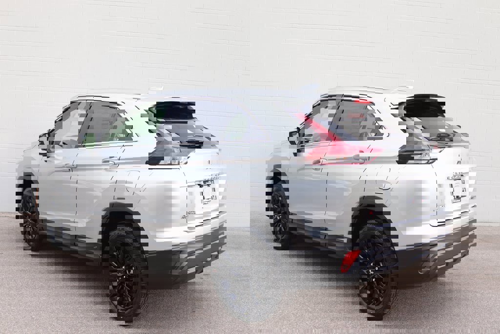 New 2026 Mitsubishi Eclipse Cross LE image 2