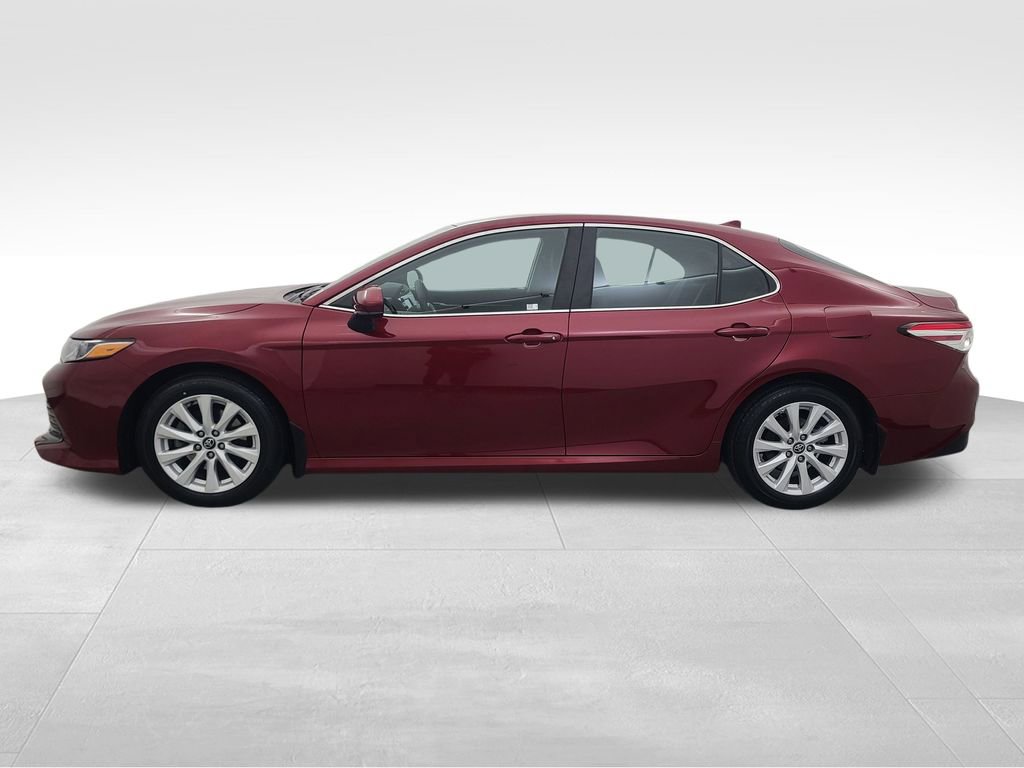 Used 2020 Toyota Camry LE image 8