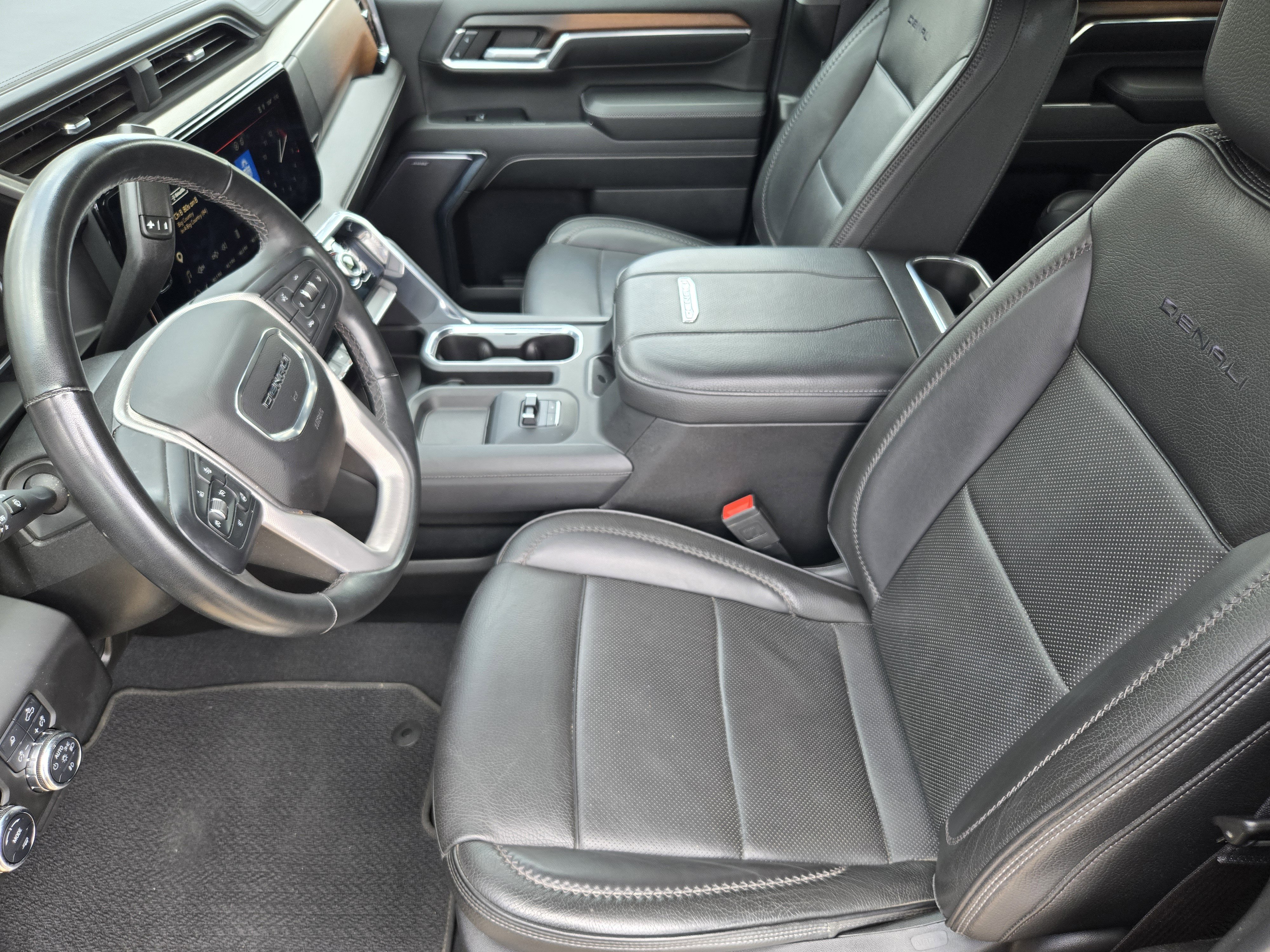 Used 2024 GMC Sierra 3500 Denali w/ Denali Reserve Package AWD/4WD image 9